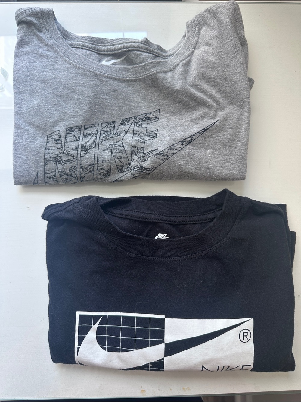 Nike Graphic Logo T-Shirt Bundle Gray & Black Crew Neck Tee Shirts Pair Women’s